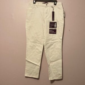 Brand NEW Gloria Vanderbilt white jeans